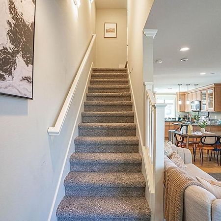 סיאטל Exquisite Central Townhome With Spacious Loft And Gourmet Kitchen מראה חיצוני תמונה