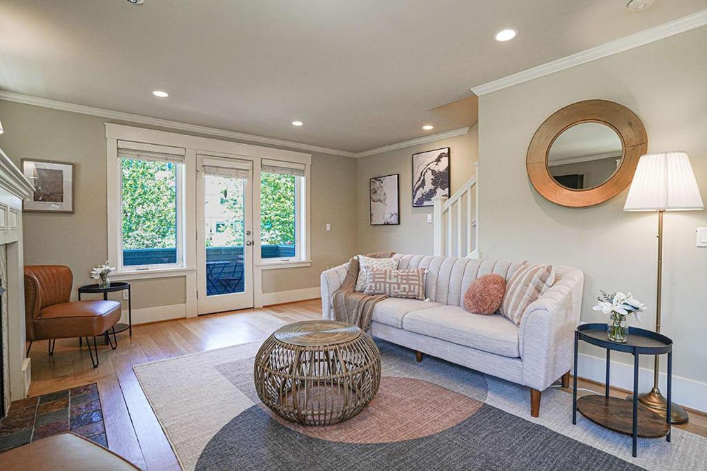 סיאטל Exquisite Central Townhome With Spacious Loft And Gourmet Kitchen מראה חיצוני תמונה