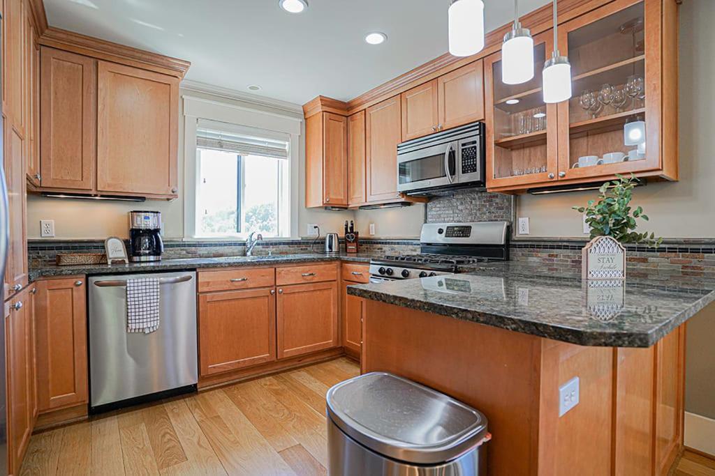סיאטל Exquisite Central Townhome With Spacious Loft And Gourmet Kitchen מראה חיצוני תמונה