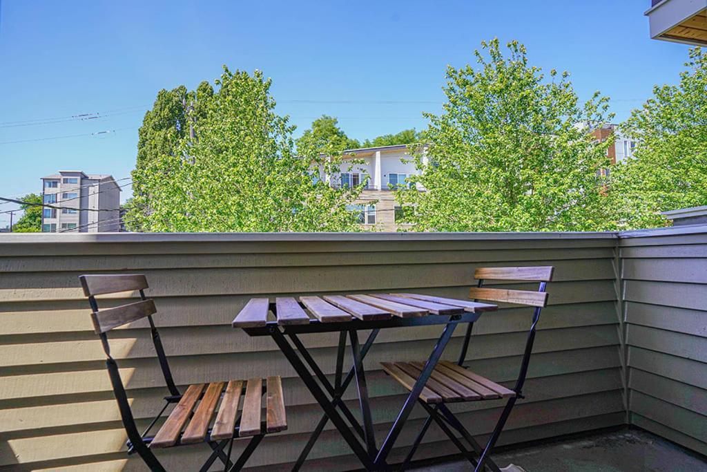 סיאטל Exquisite Central Townhome With Spacious Loft And Gourmet Kitchen מראה חיצוני תמונה
