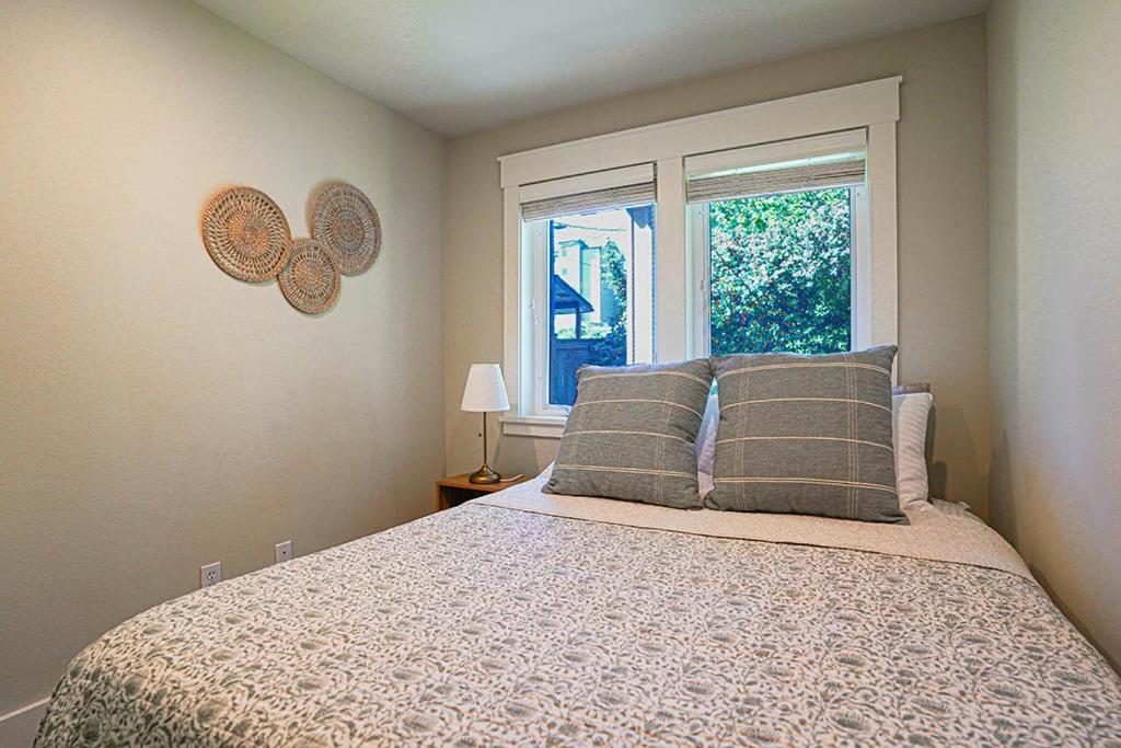 סיאטל Exquisite Central Townhome With Spacious Loft And Gourmet Kitchen מראה חיצוני תמונה