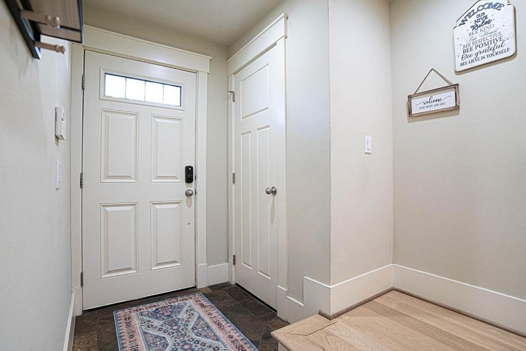 סיאטל Exquisite Central Townhome With Spacious Loft And Gourmet Kitchen מראה חיצוני תמונה