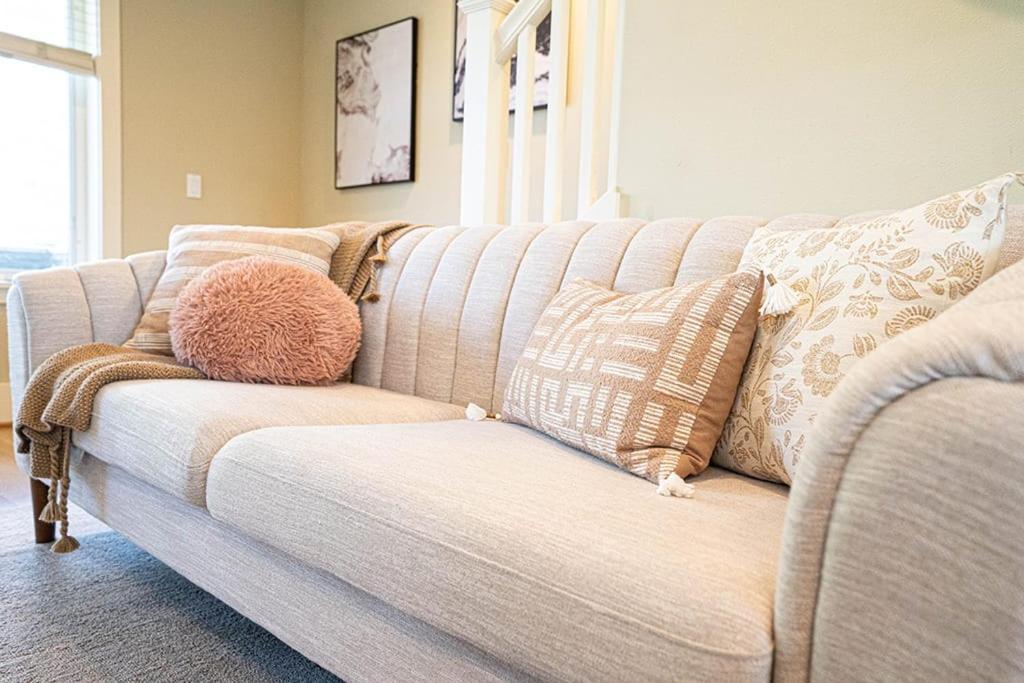 סיאטל Exquisite Central Townhome With Spacious Loft And Gourmet Kitchen מראה חיצוני תמונה