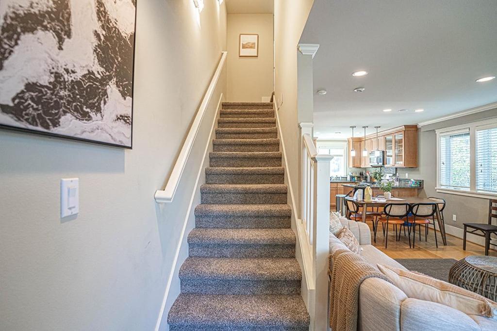 סיאטל Exquisite Central Townhome With Spacious Loft And Gourmet Kitchen מראה חיצוני תמונה